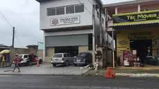 Dois criminosos em motocicletas se aproximaram e dispararam contra a vítima, que não teve chance de sobrevivência - Foto: G1 Santos