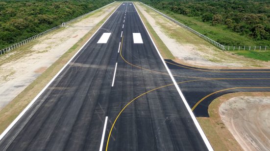 Painéis abordam temas como o Aeroporto Civil Metropolitano e o Túnel Santos-Guarujá, essenciais para o desenvolvimento regional - Foto: Divulgação/ Prefeitura de Guarujá