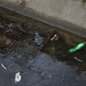 O descarte inadequado de resíduos domésticos causa sérios problemas na infraestrutura de saneamento básico da Baixada Santista - Foto: Reprodução