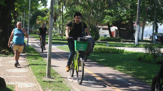 Mais de 130 mil viagens de bicicletas compartilhadas em Santos evitam 31 toneladas de CO2 em 2023, promovendo um transporte sustentável - Foto: Divulgação/ Prefeitura de Santos