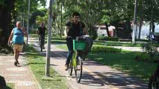 Mais de 130 mil viagens de bicicletas compartilhadas em Santos evitam 31 toneladas de CO2 em 2023, promovendo um transporte sustentável - Foto: Divulgação/ Prefeitura de Santos
