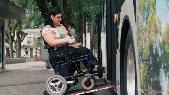 O Programa de Acompanhamento aos Servidores com Deficiência visa garantir um ambiente de trabalho acessível e acolhedor em Santos - Foto: Divulgação/ Prefeitura de Santos