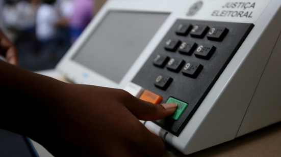A nova estrutura de votação visa garantir acessibilidade e organização no processo democrático da região - Reprodução: GettyImages