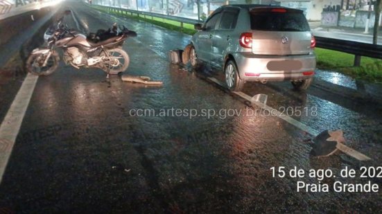 A colisão ocorreu devido à presença inesperada de um cachorro na pista molhada, resultando em ferimentos moderados para os motociclistas - Foto: Portal CCM – ARTESP
