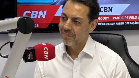 O presidente da Autoridade Portuária de Santos destaca a importância do Porto na obra e os benefícios ambientais esperados com a construção do túnel - Foto: CBN Santos