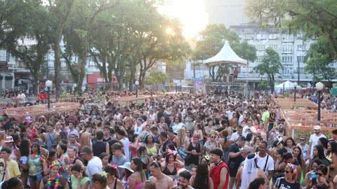 Feriado de Carnaval atrai quase 400 mil turistas a Santos - Imagem: reprodução