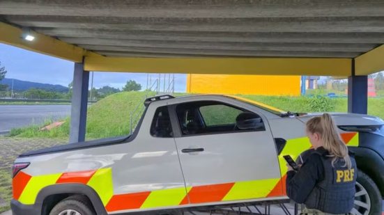 Caminhonete Fiat Strada Endurance, com registro de roubo ou furto em Belo Horizonte (MG), foi recuperada pela Polícia Rodoviária Federal na segunda-feira (19), durante fiscalização na Rodovia Régis Bittencourt, em Barra do Turvo (SP) - Imagem: Polícia Rodoviária Federal/Divulgação