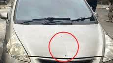 Durante o tiroteio, um carro foi atingido por disparos, mas a motorista não se feriu; polícia investiga outros envolvidos - Foto: Divulgação/ Polícia Civil