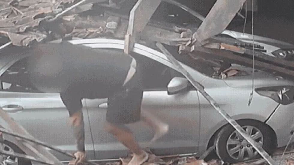 A Defesa Civil confirmou que a queda do telhado foi provocada pela destruição do pilar de sustentação do comércio - Imagem: Reprodução