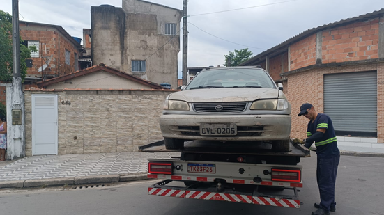 Operação Via Livre remove veículos abandonados e reforça a segurança - Imagem: Reprodução