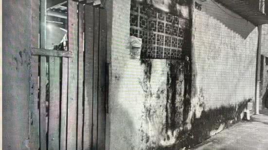 Caso ocorreu em uma residência no bairro Vila Natal, em Cubatão, e segue sob investigação da Polícia Civil para esclarecimento das circunstâncias do crime - Imagem: Reprodução