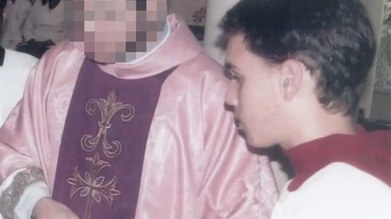 Ex-coroinha relatou aproximação do padre durante atividades na igreja - Imagem: Arquivo pessoal