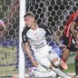 Gol de Charles para abrir o placar no Barradão - (Foto: Jhony Pinho/AGIF)