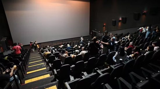 O Colégio Objetivo Conselheiro Nébias promove um aulão gratuito de preparação para o Enem no Cine Roxy Gonzaga, em Santos, entre os dias 23 e 24 de outubro - Imagem: Arquivo/Henrique Teixeira