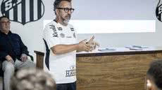 Com a chegada de Cleber Xavier, o Santos visa melhorar o desempenho da equipe e garantir a permanência de Neymar - Imagem: Instagram/ @santosfc