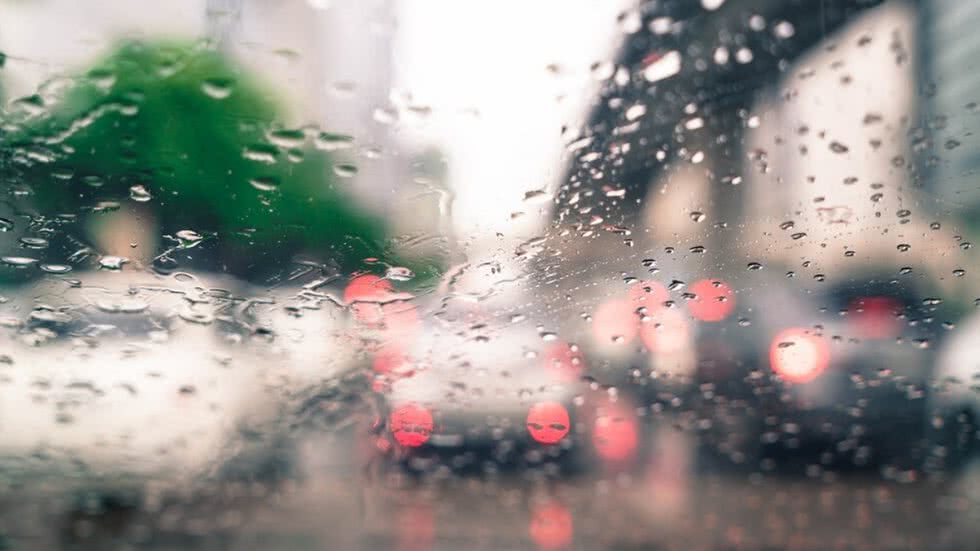 Meteorologista prevê que nova frente fria trará chuvas moderadas a partir de segunda-feira, com maré alta - Imagem: Freepik