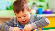 Clínicas de Limeira usam autismo como "produto" e faturam alto; relatório denuncia o escândalo - Imagem: Reprodução | Freepik