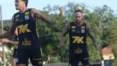 O time do Santos se prepara para o jogo da Copa do Brasil, enquanto Neymar e Guilherme treinam com os reservas no CT Rei Pelé - Imagem: Reprodução/ Santos TV