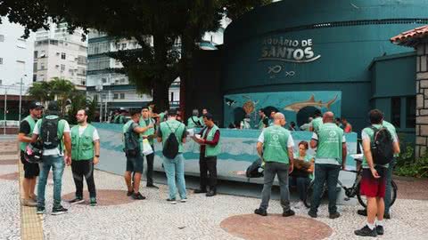 O trabalho dos agentes é impedir que a situação se agrave - Imagem: Prefeitura de Santos