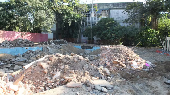 Prefeitura de Santos rescinde contrato e multa empresa por atraso em obra esportiva