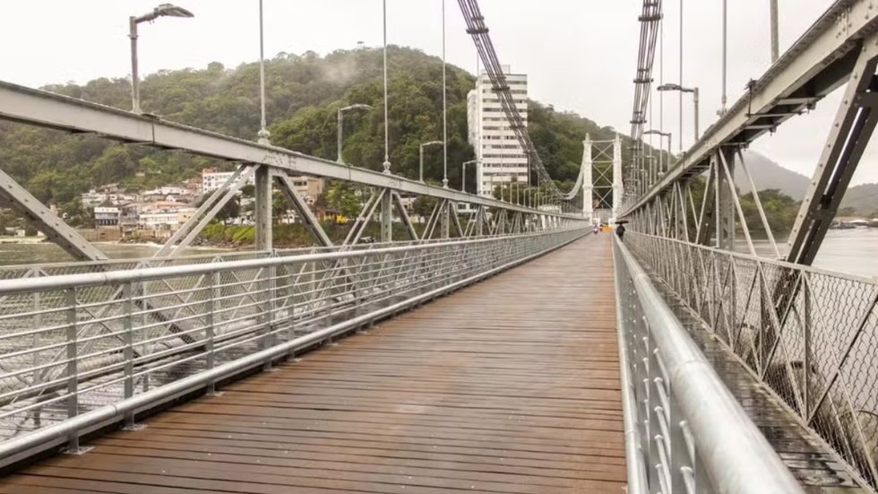 A ciclovia da Avenida Tupiniquins, vital para ciclistas, passará por melhorias significativas, incluindo novo piso e sinalização - Imagem: Prefeitura de São Vicente