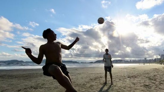 Mesmo com a chegada do inverno marcada para 21 de junho, a Baixada Santista deverá registrar temperaturas de até 31°C nos próximos dias, segundo previsão do Inmet - Imagem: Vanessa Rodrigues/A Tribuna