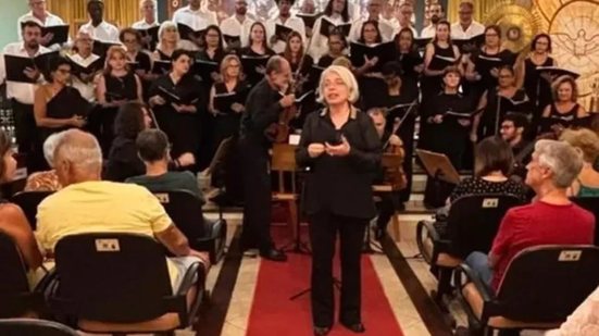 Apresentação do Coral Municipal de Santos acontece na Concha Acústica, em Santos, com repertório dedicado a diferentes expressões do universo feminino - Imagem: Divulgação/Prefeitura de Santos