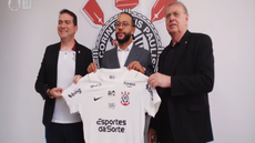 Memphis Depay renovou com o Corinthians até julho de 2028 em acordo estimado em R$ 135 milhões, incluindo os custos do novo contrato e a quitação de uma dívida com o atacante - Imagem: Tv Corinthians