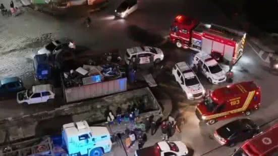 O Corpo de Bombeiros retirou o corpo do canal e um médico do Serviço de Atendimento Móvel de Urgência (Samu) confirmou o óbito - Imagem: Raphael Lemos/Drone Fox