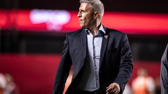 Crespo na beira do campo em São Paulo x Bahia - Foto: Guilherme Veiga