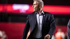 Crespo na beira do campo em São Paulo x Bahia - Foto: Guilherme Veiga