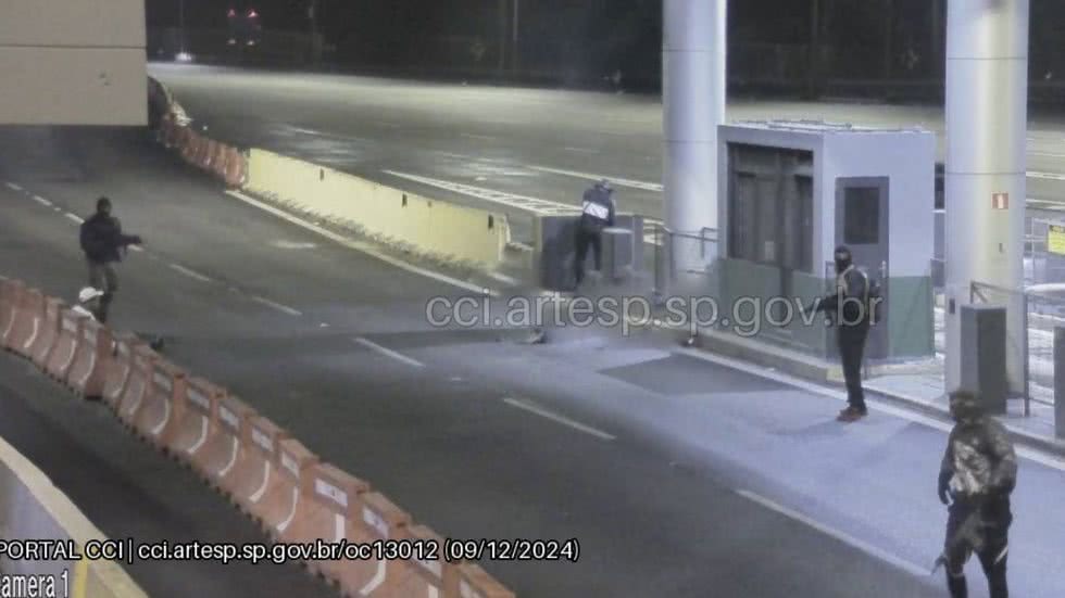 Ao menos 10 suspeitos participaram do assalto, segundo a Artesp - Imagem: Divulgação/ Artesp