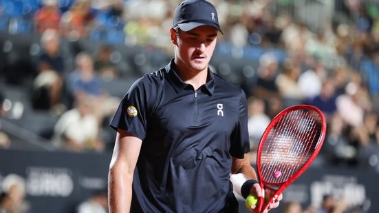 João Fonseca, de 19 anos, enfrenta Ignacio Buse em busca de uma vaga nas quartas de final do Rio Open - Foto: Divulgação / Rio Open