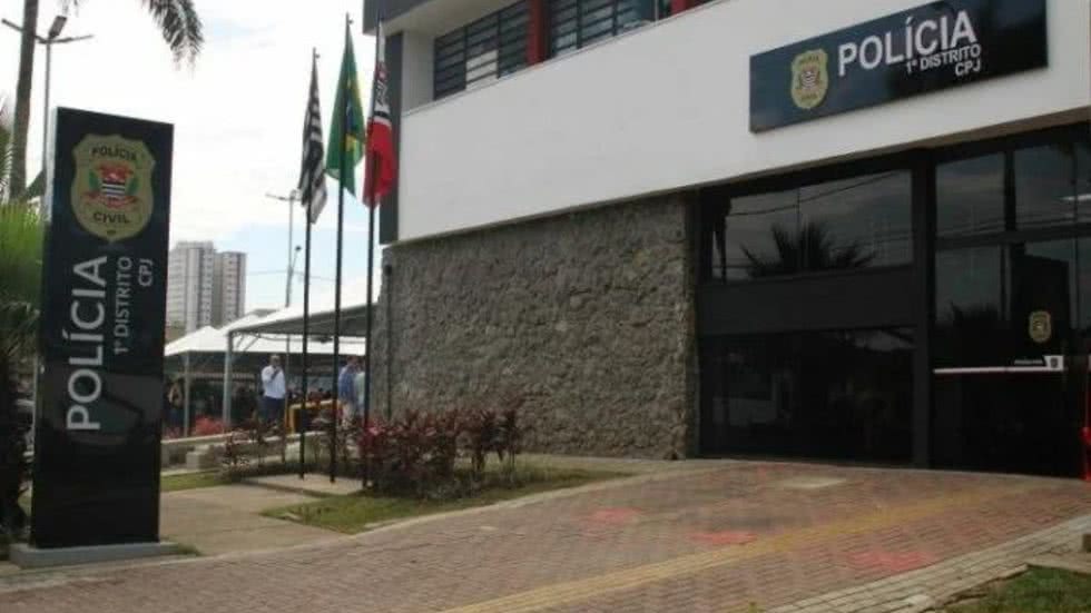 Atropelamento foi causado pelo condutor de um Fiat Idea vermelho, que estava com sua frente totalmente destruída - Imagem: Reprodução/Secretaria de Segurança Pública