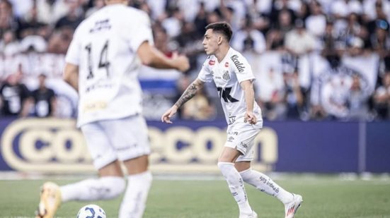 Técnico Cleber Xavier admite que o Santos ainda não apresentou um bom futebol nesta temporada da Série A após derrota no clássico - Imagem: Instagram/ @SantosFc/ Raul Baretta
