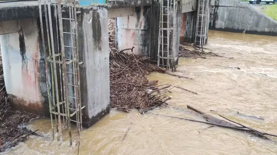 Temporal impactou estações de tratamento e o abastecimento de água em seis cidades do litoral paulista - Imagem: Reprodução