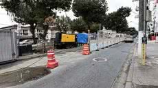 Trecho do Canal 2 permanece totalmente interditado para avanço das obras de modernização da rede de esgoto, impactando o trânsito em uma das principais vias de Santos - Imagem: Alexsander Ferraz