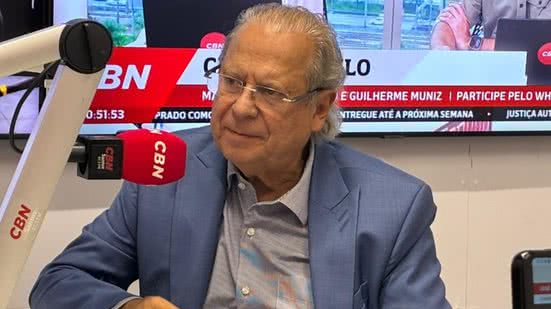 Em entrevista, ex-ministro critica a taxa Selic de 15% e defende a reindustrialização do Brasil para impulsionar o crescimento econômico - Foto: Rádio CBN Santos