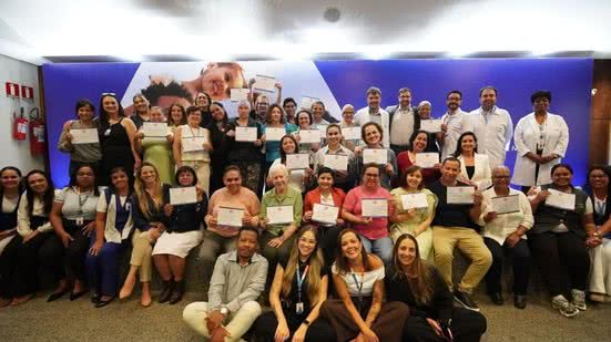 Iniciativa reforça a importância do acompanhamento médico e do suporte emocional durante e após a quimioterapia - Imagem: Reprodução