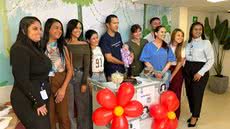 Procedimento foi feito no próprio leito da bebê Ester, sem necessidade de transferência - Imagem: Reprodução