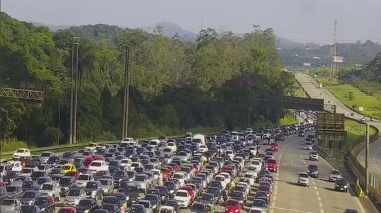Rodovias se preparam para receber até 350 mil veículos rumo ao litoral no feriado de Páscoa