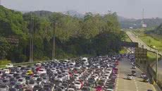 Estradas estarão lotadas a partir de quinta-feira às 16h, com previsão de 350 mil veículos - Foto: Ecovias