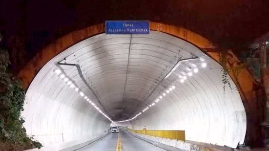 Interdição noturna do Túnel Juscelino é para troca de lâmpadas e revisão elétrica, garantindo mais segurança - Foto: Divulgação/ Prefeitura de Guarujá