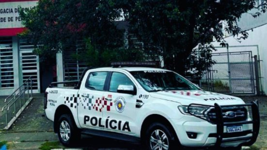 Uma abordagem policial em Peruíbe resultou na prisão de um pai e seu filho, flagrados vendendo drogas juntos nas ruas - Foto: Divulgação/ 29º BPMI