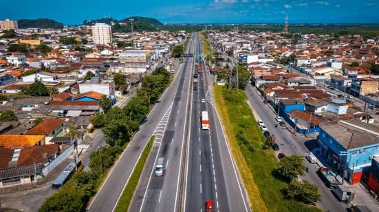 Mais de 850 mil veículos são esperados rumo ao litoral no feriado de Tiradentes