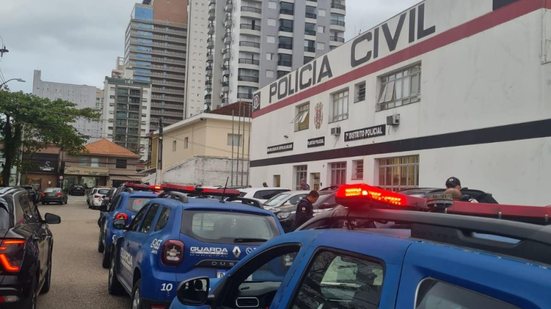 Durante a vistoria, os guardas encontraram um homem com ferramentas de corte, interrompendo um furto que poderia causar grandes danos à escola - Foto: Divulgação/ Prefeitura de Santos