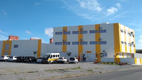 Polícia Militar agiu rapidamente e prendeu o agressor nas proximidades da escola, evitando mais violência - Foto: Reprodução