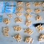 Durante a abordagem, foram encontradas drogas embaladas para venda e dinheiro - Foto: Divulgação/ 29º BPMI