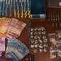 Criminosos abandonam mochilas e entorpecentes após tiroteio em Santos, mas ninguém ficou ferido na ação policial - Foto: Divulgação/ 6º BPMI