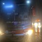Um ônibus de viagem ficou parado por mais de cinco horas na Rodovia Mogi-Bertioga devido a fumaça e correia quebrada, mas ninguém se feriu - Foto: Divulgação/ ARTESP